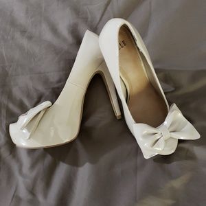 Elle Natural High Heel Pumps Size 6 MED